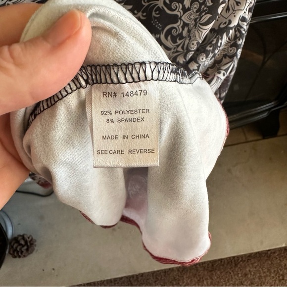 Azalea by Firmiana Black and Red Graphic Women's Top Floral XL - Picture 5 of 7